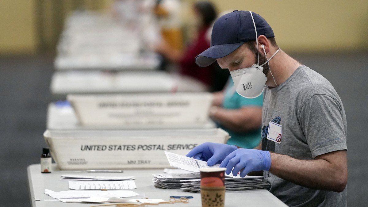 Whistleblowers: Postdienst gekennzeichnete Trump Post als 'Unzustellbar', 388.000 Stimmzettel rückdatiert, 'versc